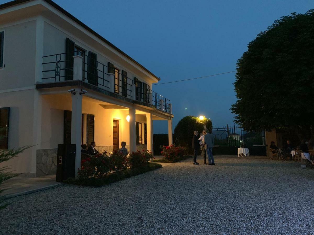 Villa Le Rose Cavour Esterno foto
